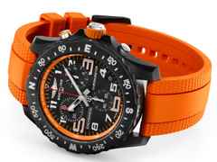 Breitling Endurance Pro 44 Chronograph Quarz Breitlight schwarzes Zifferblatt orangefarbenes Kautschukband – Herrenuhren Chronograph aus Kautschuk und Sonstiges. Das Gehäuse ist rund und schwarz. Das Kautschuk / Kunststoff / Silikon Armband ist orange. Das Zifferblatt ist arabisch Index und schwarz. – Ansicht 3