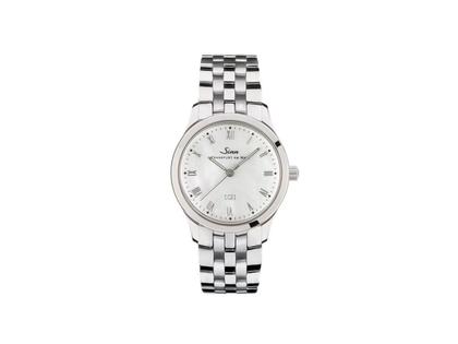 Sinn Spezialuhren 434 St Perlmutt W Quarz Edelstahl 34mm weißes Zifferblatt Metallband – Damenuhren Uhr ohne Datum aus Edelstahl. Das Gehäuse ist rund und silber. Das Edelstahlarmband ist silber. Das Zifferblatt ist römisch und weiß.