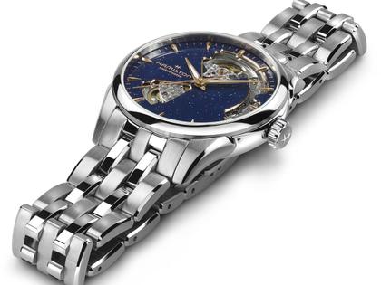 Hamilton Jazzmaster Open Heart Lady Automatik Edelstahl 36mm blaues Zifferblatt Metallband – Damenuhren Uhr ohne Datum aus Edelstahl. Das Gehäuse ist rund und silber. Das Edelstahlarmband ist silber. Das Zifferblatt ist ein Index in blau. – Ansicht 2
