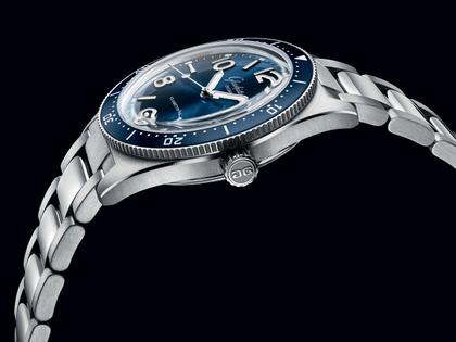 Glashütte Original SeaQ Automatik Edelstahl 40mm blaues Zifferblatt Metallband – Herrenuhren Uhr mit Datum aus Edelstahl und Keramik. Das Gehäuse ist rund und silber. Das Edelstahlarmband ist silber. Das Zifferblatt ist arabisch Index und blau. – Ansicht 2