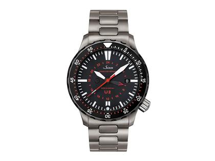 Sinn Spezialuhren U2 SDR EZM 5 Taucheruhr Automatik Edelstahl 44mm schwarzes Zifferblatt Metallband – Herrenuhren Uhr mit Datum aus Edelstahl und PVD beschichtet. Das Gehäuse ist rund und grau. Das Edelstahlarmband ist grau. Das Zifferblatt ist ein Index in schwarz.