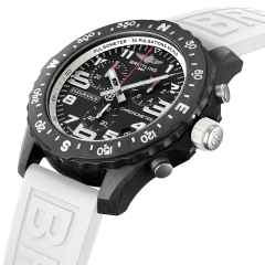 Breitling Endurance Pro 44 Chronograph Quarz Breitlight schwarzes Zifferblatt weißes Kautschukband – Herrenuhren Chronograph aus Sonstiges. Das Gehäuse ist rund und schwarz. Das Kautschuk / Kunststoff / Silikon Armband ist weiß. Das Zifferblatt ist arabisch und schwarz. – Ansicht 3