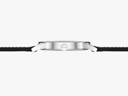 Nomos Glashütte Minimatik 39 Datum Handaufzug Edelstahl weißes Zifferblatt schwarzes Lederband – Herrenuhren Uhr mit Datum aus Edelstahl. Das Gehäuse ist rund und silber. Das Lederarmband ist schwarz. Das Zifferblatt ist arabisch Index und weiß. – Ansicht 2