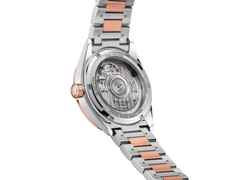 TAG Heuer Carrera Date Automatik Edelstahl 36mm weißes Perlmutt-Zifferblatt mit Brillanten zweifarbiges Metallband – Damenuhren Uhr mit Datum aus 750 Rotgold und Edelstahl. Das Gehäuse ist rund und silber-roségold. Das Edelstahlarmband mit Gold ist silber-roségold. Das Zifferblatt ist ein Index in weiß. – Ansicht 3