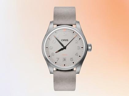 Oris ProPilot Date Automatik Edelstahl 41mm graues Zifferblatt graues Lederband – Herrenuhren Uhr mit Datum aus Edelstahl und Leder. Das Gehäuse ist rund und silber. Das Lederarmband ist grau. Das Zifferblatt ist arabisch und grau. – Ansicht 8