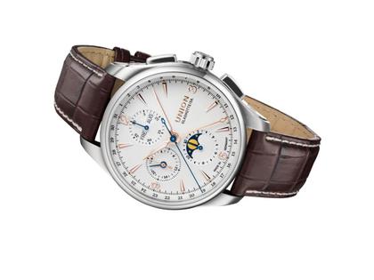 Union Glashütte Belisar Chronograph Mondphase Automatik Edelstahl 42mm weißes Zifferblatt braunes Lederband – Herrenuhren Chronograph aus Edelstahl. Das Gehäuse ist rund und silber. Das Lederarmband ist braun. Das Zifferblatt ist arabisch Index und weiß. – Ansicht 2