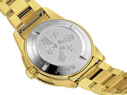 Rado Captain Cook Automatik Edelstahl gelbgold beschichtet grün Edelstahlband gelbgold beschichtet – Herrenuhren Uhr mit Datum aus Edelstahl und PVD beschichtet. Das Gehäuse ist rund und gelbgold. Das Edelstahlarmband ist gelbgold. Das Zifferblatt ist ein Index in grün. – Ansicht 4
