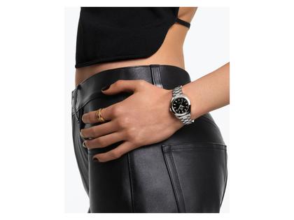 Omega Seamaster Aqua Terra 150M Automatik Edelstahl 30mm schwarzes Zifferblatt Metallband – Damenuhren Uhr mit Datum aus Edelstahl. Das Gehäuse ist rund und silber. Das Edelstahlarmband ist silber. Das Zifferblatt ist ein Index in schwarz. – Ansicht 4