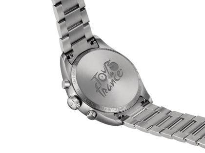 Tissot PR 100 Tour de France 2024 Chronograph Quarz Edelstahl 40mm schwarzes Zifferblatt Metallband – Herrenuhren Chronograph aus Edelstahl. Das Gehäuse ist rund und silber. Das Edelstahlarmband ist silber. Das Zifferblatt ist ein Index in schwarz. – Ansicht 5