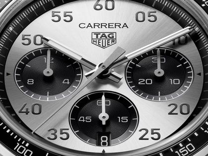 TAG Heuer Carrera Chronograph Sport Automatik Edelstahl 42mm silbernes Zifferblatt Metallband – Herrenuhren Chronograph aus Edelstahl und Keramik. Das Gehäuse ist rund und silber. Das Edelstahlarmband ist silber. Das Zifferblatt ist arabisch Index und silber. – Ansicht 5