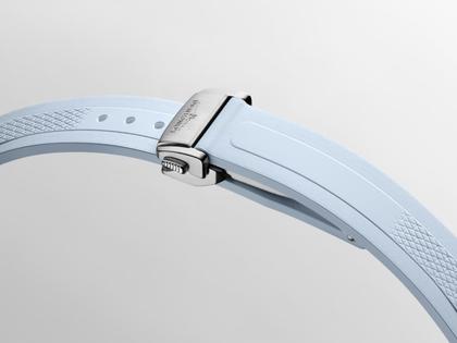Longines Conquest Automatik Edelstahl 34mm blaues Zifferblatt blaues Kautschukband – Damenuhren Uhr mit Datum aus Edelstahl. Das Gehäuse ist rund und silber. Das Kautschuk / Kunststoff / Silikon Armband ist blau. Das Zifferblatt ist ein Index in blau. – Ansicht 4