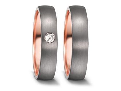 TeNo Partnerringe aus Tantal und Rotgold 5,5mm gewölbt mit Brillant 0,100ct – Ringe Ring mit Besatz in grau und aus 585 Rotgold und Tantal.