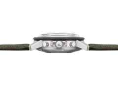 Sinn Spezialuhren 103 St Ty Hd Limited Edition Chronograph Handaufzug Edelstahl 41mm schwarzes Zifferblatt grünes Lederband – Herrenuhren Chronograph aus Edelstahl und Leder. Das Gehäuse ist rund und silber. Das Lederarmband ist grün. Das Zifferblatt ist arabisch Index und schwarz. – Ansicht 4
