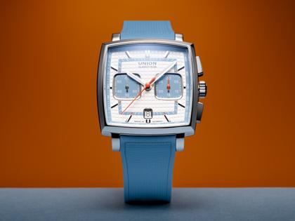 Union Glashütte Averin Chronograph Automatik Edelstahl 41mm weißes Zifferblatt blaues Kautschukband und blaues Lederband – Herrenuhren Chronograph aus Edelstahl, Kautschuk und Leder. Das Gehäuse ist quadratisch und silber. Das Lederarmband ist blau. Das Zifferblatt ist ein Index in weiß. – Ansicht 6