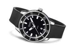 Union Glashütte Belisar  Datum Sport Automatik Edelstahl 45mm schwarzes Zifferblatt schwarzes Kautschukband – Herrenuhren Uhr mit Datum aus Edelstahl. Das Gehäuse ist rund und silber. Das Kautschuk / Kunststoff / Silikon Armband ist schwarz. Das Zifferblatt ist ein Index in schwarz. – Ansicht 4