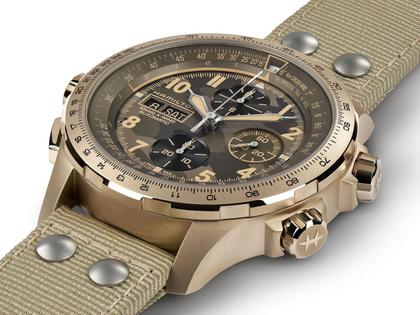 Hamilton Khaki Aviation X-Wind Auto Chrono Edelstahl 45mm Camouflage-Zifferblatt beiges Textilband – Herrenuhren Chronograph aus Edelstahl und PVD beschichtet. Das Gehäuse ist rund und beige. Das Textilarmband ist beige. Das Zifferblatt ist arabisch Index und braun. – Ansicht 3