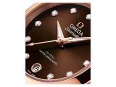 Omega Seamaster Aqua Terra 150M Automatik Edelstahl und Rotgold 30mm braunes Zifferblatt mit Diamanten Metallband – Damenuhren Uhr mit Datum aus 750 Rotgold und Edelstahl. Das Gehäuse ist rund und silber-rotgold. Das Edelstahlarmband mit Gold ist silber-rotgold. Das Zifferblatt ist ein Index in braun. – Ansicht 3