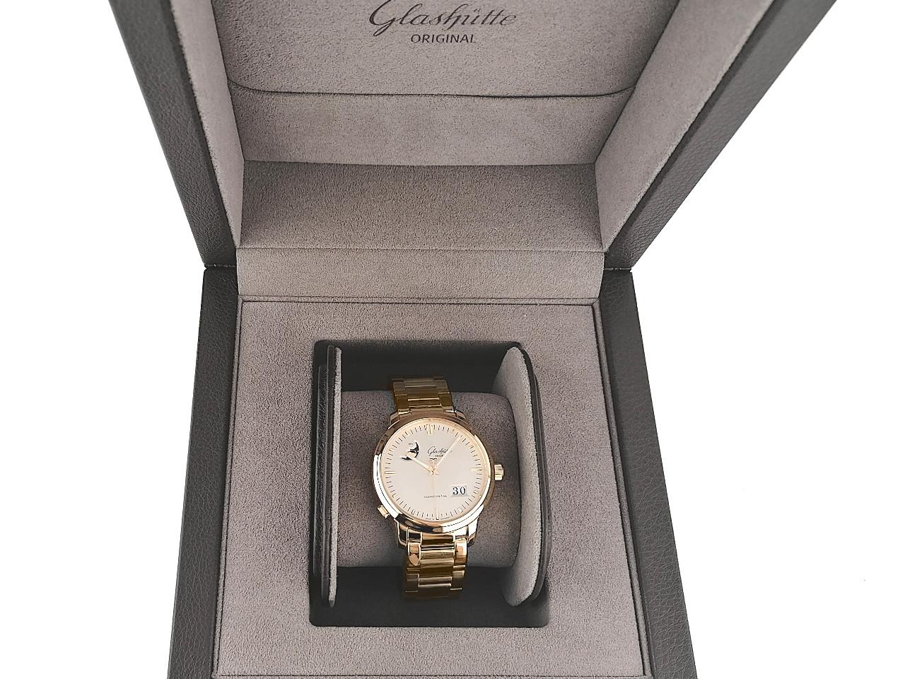 Glashütte Original Senator Panoramadatum Mondphase Automatik Roségold 40mm silbernes Zifferblatt Goldband 100-04-11-01-14 Full Set mit Garantie Occasion – Herrenuhren Uhr mit Datum aus 750 Rotgold. Das Gehäuse ist rund und roségold. Das Goldarmband ist roségold. Das Zifferblatt ist ein Index in silber. – Ansicht 5