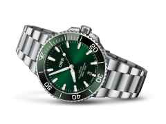 Oris Aquis Date Automatik Edelstahl 41,5mm grünes Zifferblatt Metallband – Herrenuhren Uhr mit Datum aus Edelstahl und Keramik. Das Gehäuse ist rund und silber. Das Edelstahlarmband ist silber. Das Zifferblatt ist ein Index in grün. – Ansicht 2