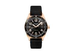 Glashütte Original SeaQ Automatik Rotgold 40mm schwarzes Zifferblatt schwarzes Textilband – Herrenuhren Uhr mit Datum aus 750 Rotgold. Das Gehäuse ist rund und roségold. Das Textilarmband ist schwarz. Das Zifferblatt ist arabisch Index und schwarz.