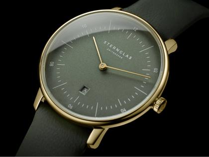 Sternglas Naos XS Edition Flora Quarz Edelstahl PVD-Gelbgold 33mm grünes Zifferblatt grünes Lederband – Damenuhren Uhr mit Datum aus Edelstahl und PVD beschichtet. Das Gehäuse ist rund und gelbgold. Das Lederarmband ist grün. Das Zifferblatt ist ein Index in grün. – Ansicht 5