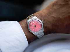 Oris Divers Sixty-Five Cotton Candy Automatik Edelstahl 38mm pinkes Zifferblatt Metallband – Damenuhren Uhr mit Datum aus Edelstahl. Das Gehäuse ist rund und silber. Das Edelstahlarmband ist silber. Das Zifferblatt ist ein Index in rosa. – Ansicht 4