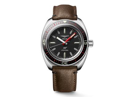 Longines Ultra-Chron Automatik Edelstahl 43mm schwarzes Zifferblatt braunes Lederband – Herrenuhren Uhr ohne Datum aus Edelstahl, Keramik und Leder. Das Gehäuse ist rund und silber. Das Lederarmband ist braun. Das Zifferblatt ist ein Index in schwarz.