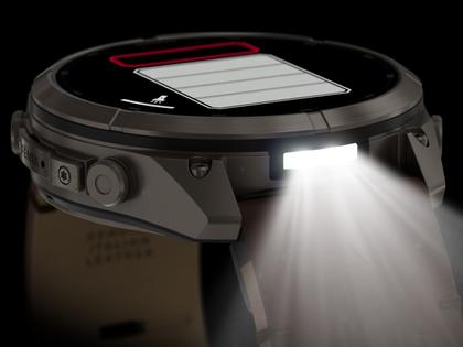 Garmin Fenix 9 Pro inReach Titan 51mm digitales Display braunes Lederband – Herrenuhren Uhr Multifunktion aus Leder und Titan. Das Gehäuse ist rund und grau. Das Lederarmband ist braun. Das Zifferblatt ist digital und schwarz. – Ansicht 8