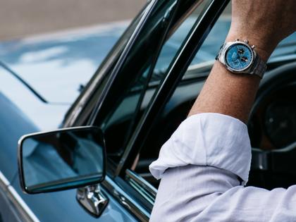 Union Glashütte Belisar Chronograph Speedster Limited Edition 2023 – Herrenuhren Chronograph aus Edelstahl. Das Gehäuse ist rund und silber. Das Edelstahlarmband ist silber. Das Zifferblatt ist arabisch Index und blau. – Ansicht 6
