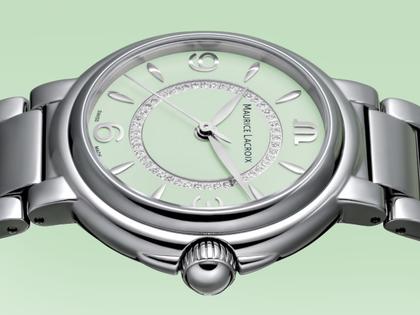Maurice Lacroix Fiaba Colours Edition Quarz Edelstahl 32mm grünes Zifferblatt Metallband – Damenuhren Uhr ohne Datum aus Edelstahl. Das Gehäuse ist rund und silber. Das Edelstahlarmband ist silber. Das Zifferblatt ist arabisch Index und grün. – Ansicht 2