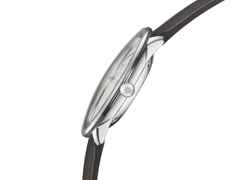 Junghans Meister fein Automatic Edelstahl 39mm silbernes Zifferblatt schwarzes Lederband – Herrenuhren Uhr mit Datum aus Edelstahl. Das Gehäuse ist rund und silber. Das Lederarmband ist schwarz. Das Zifferblatt ist ein Index in silber. – Ansicht 3