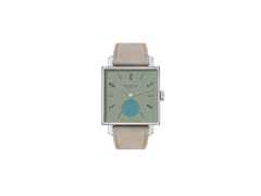 Nomos Glashütte Tetra Origins Salvia Handaufzug Edelstahl 29,5mm grünes Zifferblatt graues Lederband Glasboden – Damenuhren Uhr ohne Datum aus Edelstahl und Leder. Das Gehäuse ist quadratisch und silber. Das Lederarmband ist grau. Das Zifferblatt ist arabisch Index und grün.