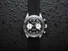 Union Glashütte Noramis Chronograph Sport Automatik Edelstahl 43mm graues Zifferblatt schwarzes Textilband – Herrenuhren Chronograph aus Edelstahl und Keramik. Das Gehäuse ist rund und silber. Das Textilarmband ist schwarz. Das Zifferblatt ist arabisch Index und anthrazit. – Ansicht 3