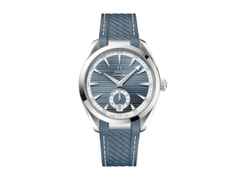 Omega Seamaster Aqua Terra 150M Automatik Kleine Sekunde Edelstahl 41mm blaues Zifferblatt Kautschukband – Herrenuhren Uhr mit Datum aus Edelstahl und Kautschuk. Das Gehäuse ist rund und silber. Das Kautschuk / Kunststoff / Silikon Armband ist blau. Das Zifferblatt ist ein Index in blau.
