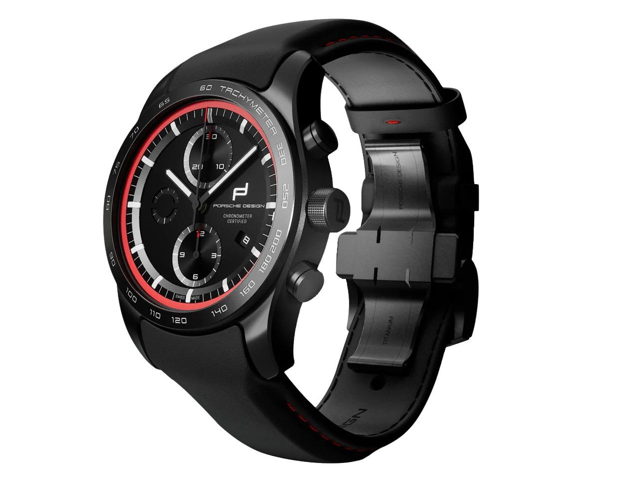 Porsche Design Custom Built Timepieces Watchmakers Choice "IndischRot" Chronograph Automatik Titan Schwarz 42mm schwarzes Zifferblatt schwarzes Lederband – Herrenuhren Chronograph aus Edelstahl, Leder, Titan und Titancarbid beschichtet. Das Gehäuse ist rund und schwarz. Das Lederarmband ist schwarz. Das Zifferblatt ist ein Index in schwarz. – Ansicht 2