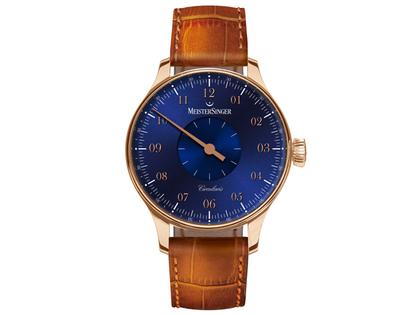 MeisterSinger Circularis Rotgold blau – Herrenuhren Uhr ohne Datum aus 750 Rotgold. Das Gehäuse ist rund und roségold. Das Lederarmband Kroko / Alligator ist braun. Das Zifferblatt ist arabisch und blau.