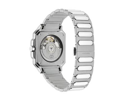 Gucci G-Flat Quarz Edelstahl 36mm schwarzes Zifferblatt Metallband YA166506 – Herrenuhren Uhr mit Datum aus Edelstahl. Das Gehäuse ist rechteckig und silber. Das Edelstahlarmband ist silber. Das Zifferblatt ist römisch Index und schwarz. – Ansicht 2