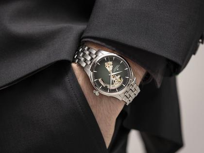 Hamilton Jazzmaster Open Heart Automatik Edelstahl 40mm grünes Zifferblatt Metallband – Herrenuhren Uhr ohne Datum aus Edelstahl. Das Gehäuse ist rund und silber. Das Edelstahlarmband ist silber. Das Zifferblatt ist ein Index in grün. – Ansicht 5