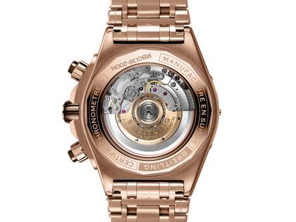 Breitling Super Chronomat B01 44 Automatik Rotgold braunes Zifferblatt Rotgoldband – Herrenuhren Chronograph aus 750 Rotgold. Das Gehäuse ist rund und roségold. Das Goldarmband ist roségold. Das Zifferblatt ist ein Index in braun. – Ansicht 2