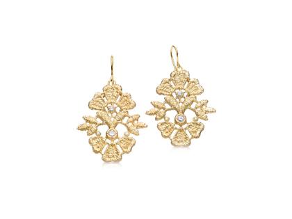 Brigitte Adolph Jewellery Design Flower Garden Ohrhänger Silber vergoldet mit Brillanten 0,100ct – Ohrschmuck Ohrhänger in gelbgold und aus 925 Silber vergoldet.