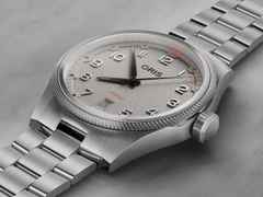 Oris ProPilot Date Automatik Edelstahl 41mm graues Zifferblatt Metallband – Herrenuhren Uhr mit Datum aus Edelstahl. Das Gehäuse ist rund und silber. Das Edelstahlarmband ist silber. Das Zifferblatt ist arabisch und grau. – Ansicht 5