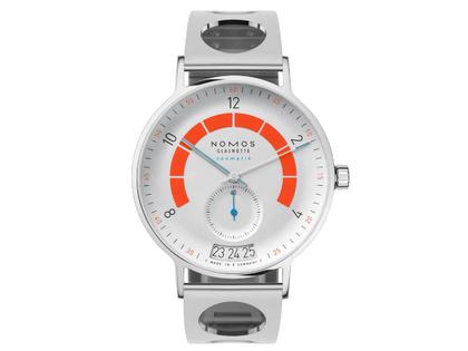 Nomos Glashütte Autobahn neomatik Automatik 41 mm Datum Director's Cut Limited Edition A3 – Herrenuhren Uhr mit Datum aus Edelstahl. Das Gehäuse ist rund und silber. Das Edelstahlarmband ist silber. Das Zifferblatt ist arabisch Index und weiß. – Ansicht 2