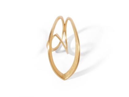 Jutta Ulland Windungen und Wendungen Ring Silber vergoldet mattiert mittel – Ringe Ring in gelbgold und aus 925 Silber und vergoldet.