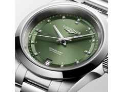 Longines Conquest Automatik Edelstahl 34mm grünes Zifferblatt Metallband – Damenuhren Uhr mit Datum aus Edelstahl. Das Gehäuse ist rund und silber. Das Edelstahlarmband ist silber. Das Zifferblatt ist ein Index in grün. – Ansicht 6