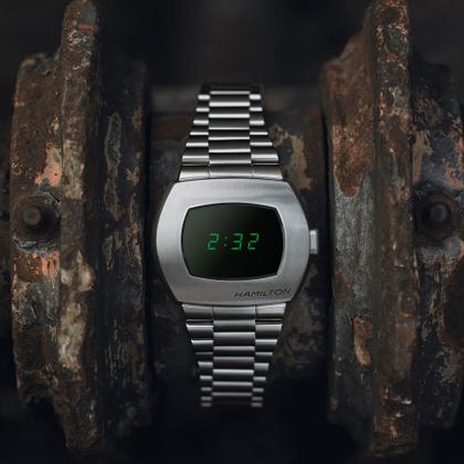 Hamilton PSR Edelstahl grünes Display – Herrenuhren Uhr ohne Datum aus Edelstahl. Das Gehäuse ist sonstige Form und silber. Das Edelstahlarmband ist silber. Das Zifferblatt ist digital und schwarz. – Ansicht 7