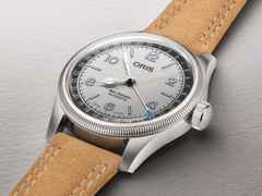 Oris Big Crown Pointer Date Lou Gehrig Limited Edition Automatik Edelstahl 40mm silbernes Zifferblatt braunes Lederband – Herrenuhren Uhr mit Datum aus Edelstahl und Leder. Das Gehäuse ist rund und silber. Das Lederarmband ist braun. Das Zifferblatt ist arabisch Index und silber. – Ansicht 6