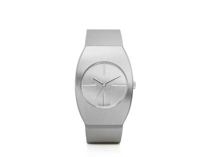 Niessing Radius 9 Forma Größe L 44,5 mm Automatik Platin Lederband hellgrau – Herrenuhren Uhr ohne Datum aus 950 Platin. Das Gehäuse ist tonneauform und silber. Das Lederarmband ist grau. Das Zifferblatt ist ein Index in silber.