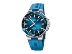 Oris Aquis Date Calibre 400 Automatik Edelstahl 43,5mm blaues Zifferblatt blaues Kautschukband – Herrenuhren Uhr mit Datum aus Edelstahl, Kautschuk und Keramik. Das Gehäuse ist rund und silber. Das Kautschuk / Kunststoff / Silikon Armband ist blau. Das Zifferblatt ist ein Index in blau.