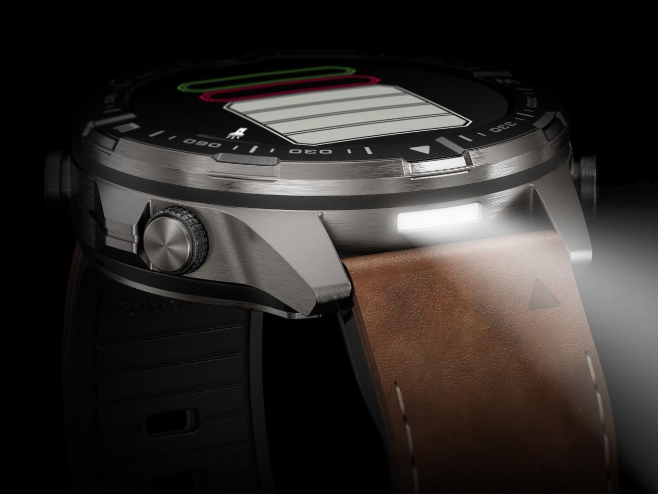 Garmin MARQ Adventurer Gen 3 Titan 47mm digitales Display braunes Lederband – Herrenuhren Uhr Multifunktion aus Keramik, Leder und Titan. Das Gehäuse ist rund und grau. Das Lederarmband ist braun. Der Zifferblatt ist digital. – Ansicht 7
