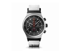 Porsche Design Chronograph 1 - 1972 Limited Edition GP 2023 – Herrenuhren Chronograph aus Titan. Das Gehäuse ist rund und silber. Das Textilarmband ist weiß. Das Zifferblatt ist ein Index in schwarz.